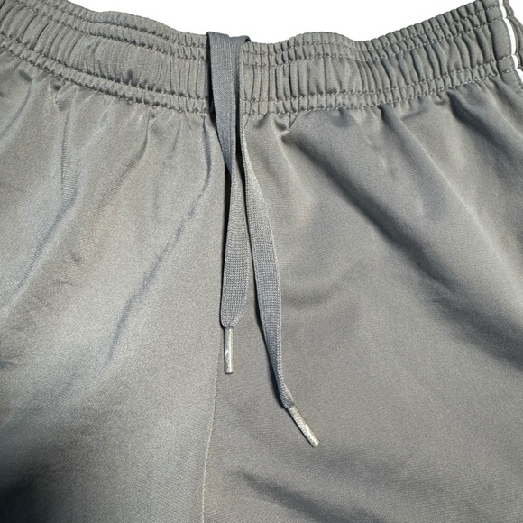 PUMA | Gray & Red Athletic Shorts | Size Small | 0037 - Picture 4 of 7